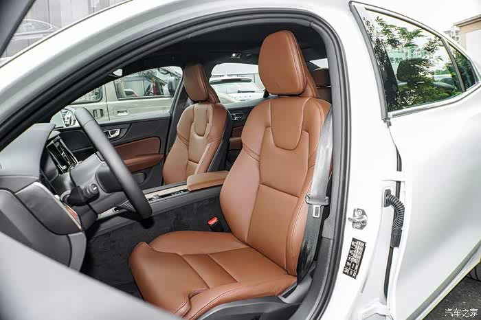 空间很大乘坐舒适的沃尔沃s60