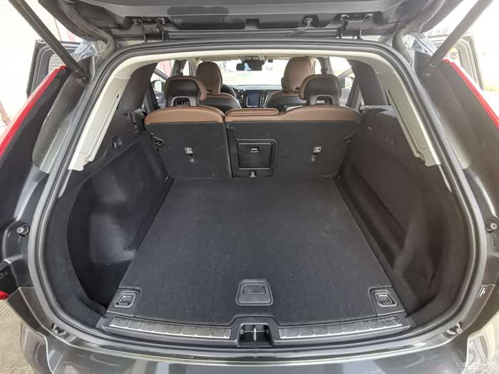 【图】测测xc60的后备箱,无意中发现了小秘密_沃尔沃xc60论坛_汽车之