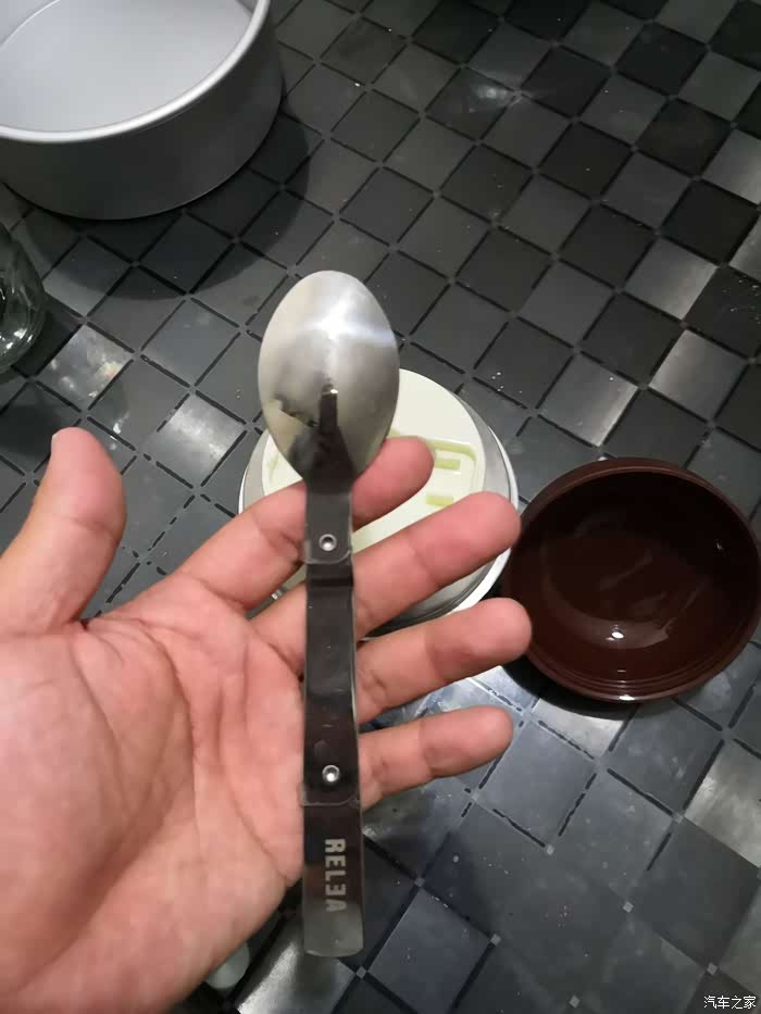 勺子背面