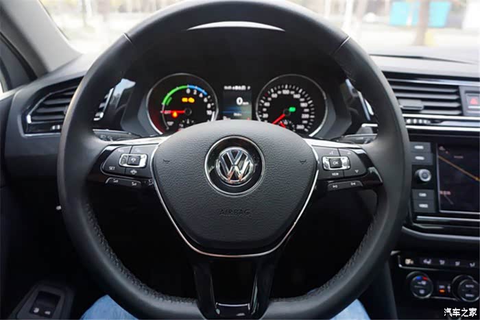 方向盘加热,换挡拨片也很实用.