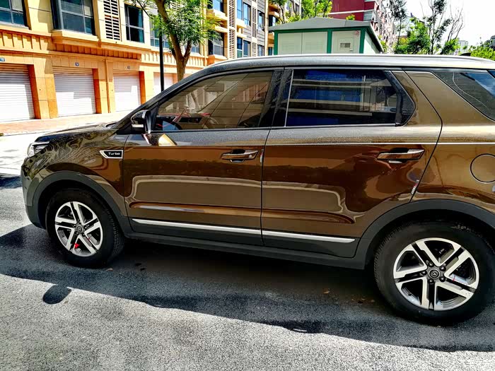 看我的cs55,金榈棕色,金属漆,外形设计修长,运动,时尚大气.运动健将.