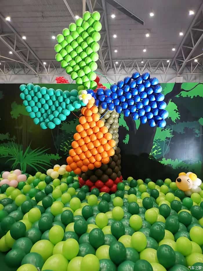 小七载我带少爷和他妈妈参观会展中心的魔幻气球嘉年华