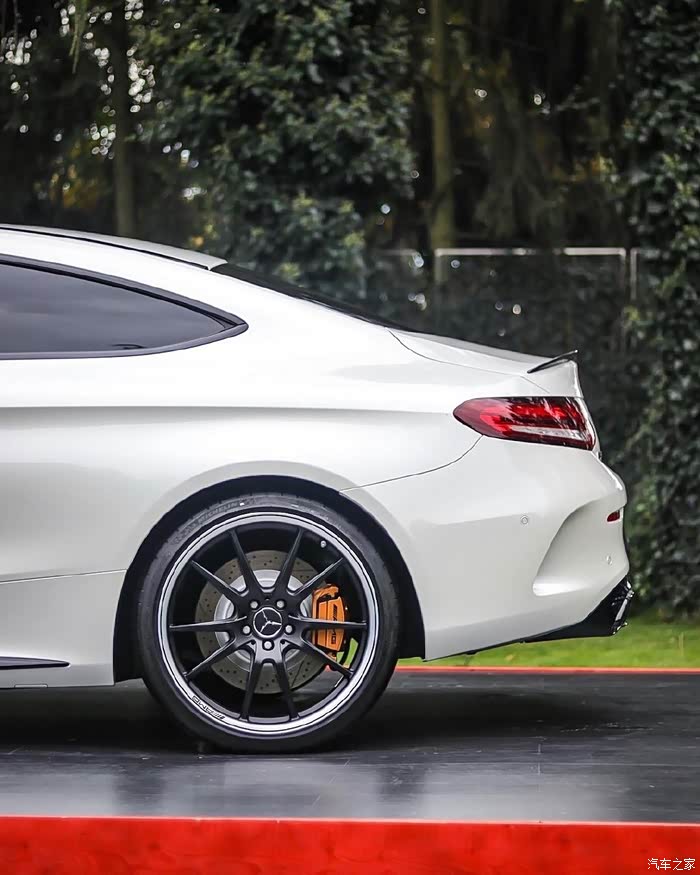 0 | 回复: 0 abt 迈特威论坛 amg的车型非常的漂亮,流线感很强,价值