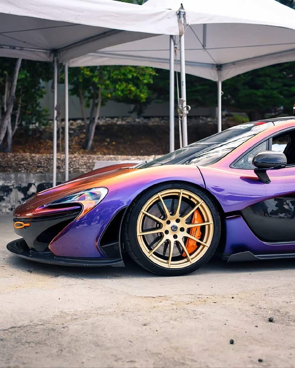 mclaren p1,这配色够骚气.