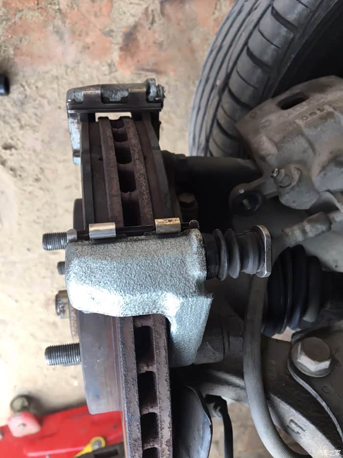 雨燕刹车卡钳颠簸异响