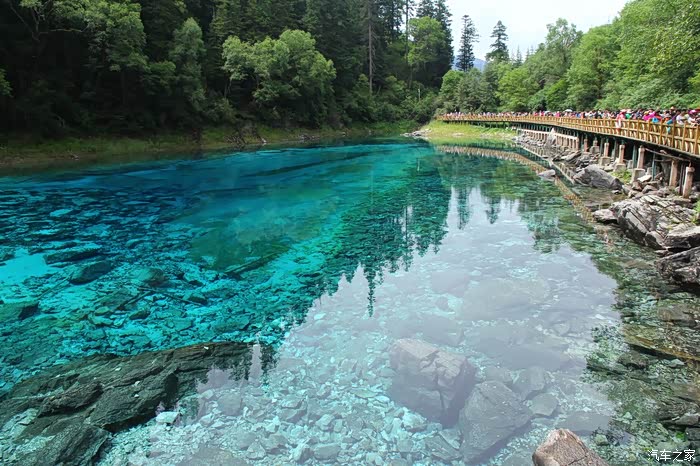 九寨沟里再现黄龙