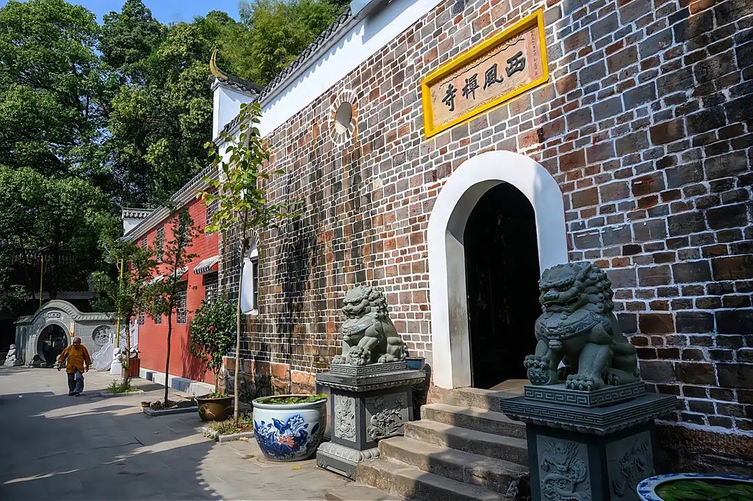 安徽太湖县的一座寺庙,它的名字很有特色,叫西风禅寺