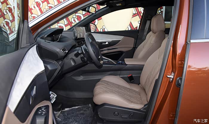 claudia真皮座椅,alcantara材质内饰,新座舱高级