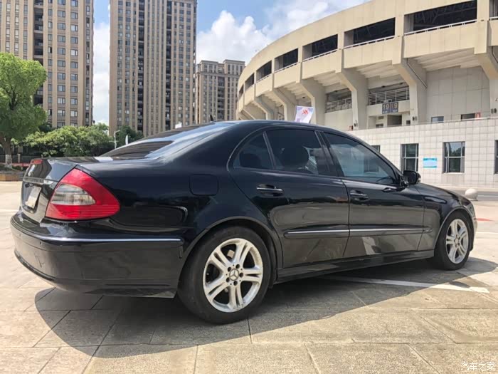 07年奔驰e230 w211