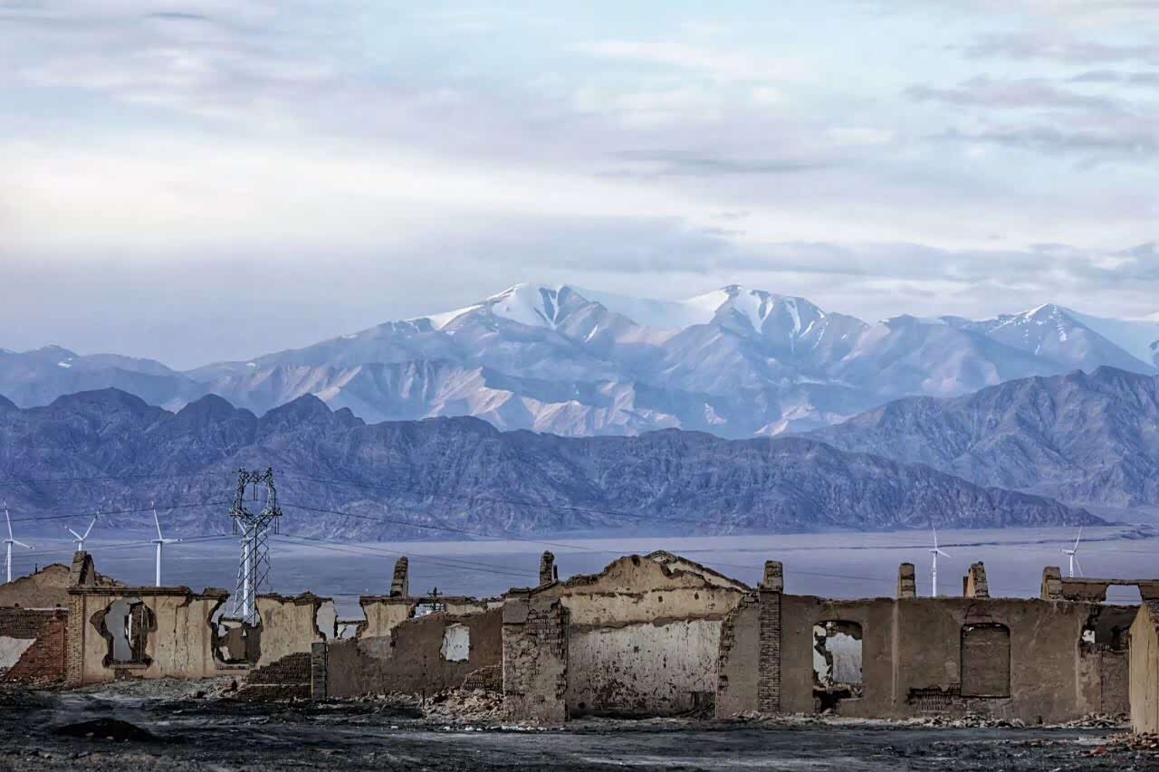 青海甘肃大环线的冷湖石油基地遗址 述说着当年的辉煌