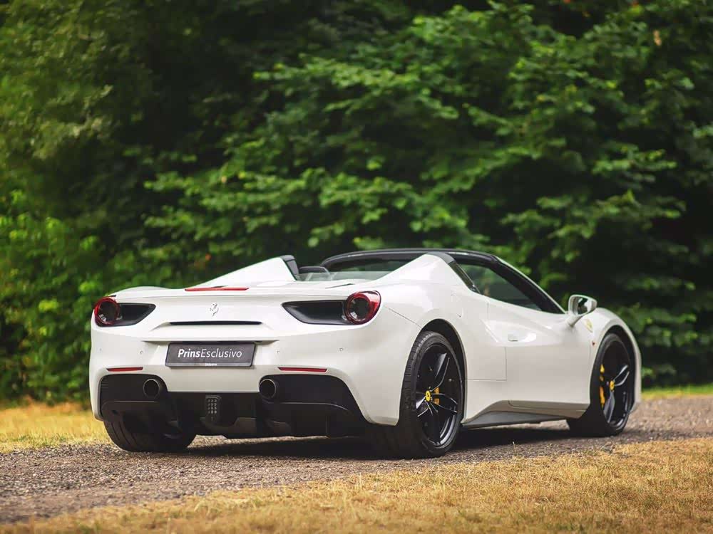 宝马王子法拉利488spider帅气逼人