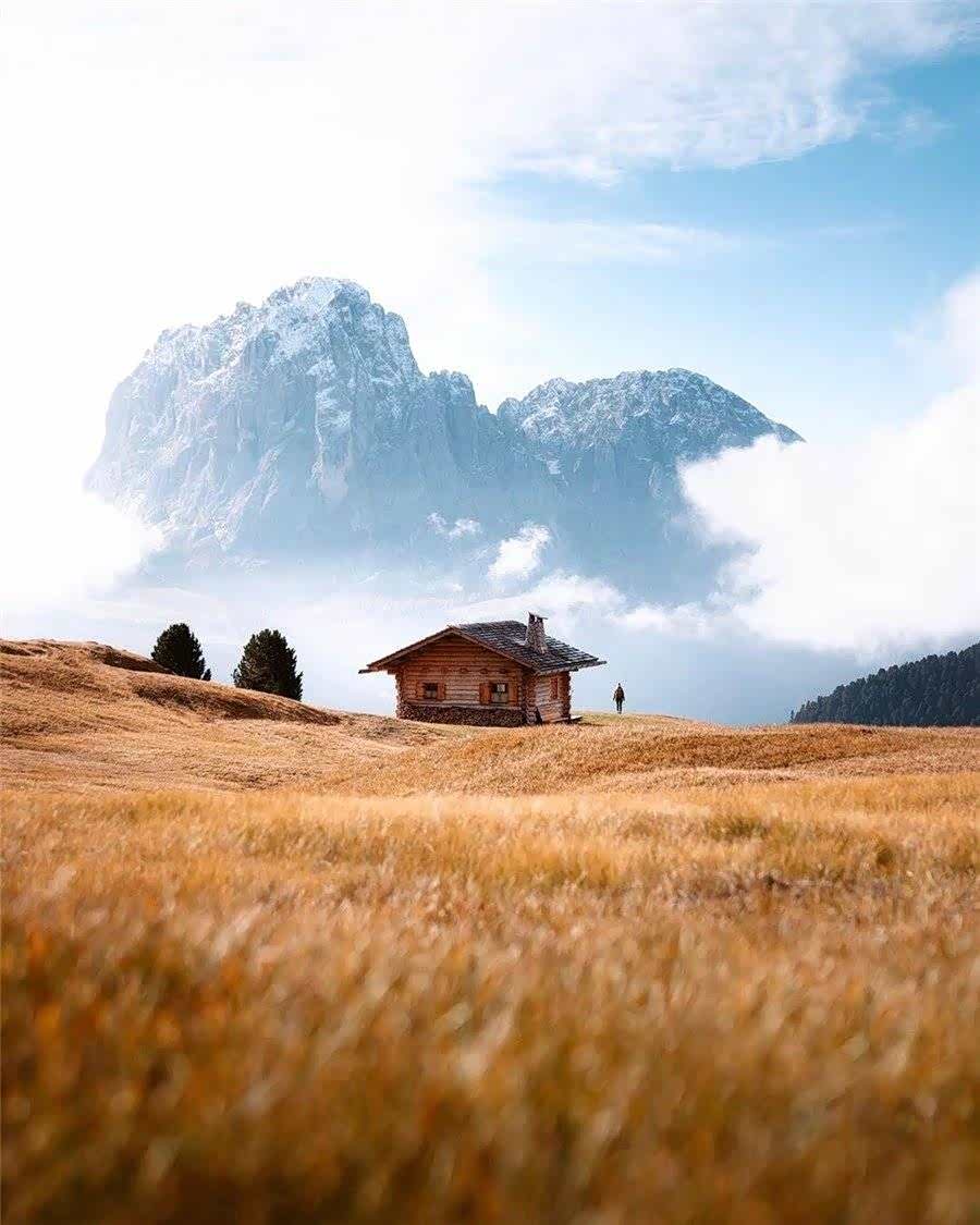 蓝天白云见证美好的新一天