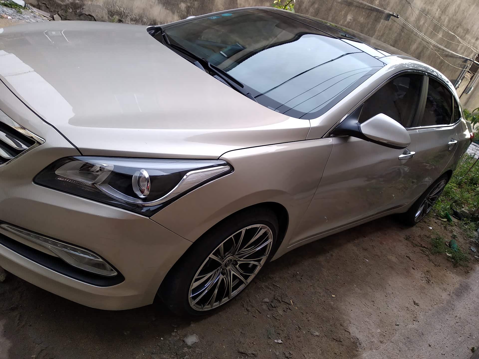 请问名图17寸轮毂有升级19的吗?