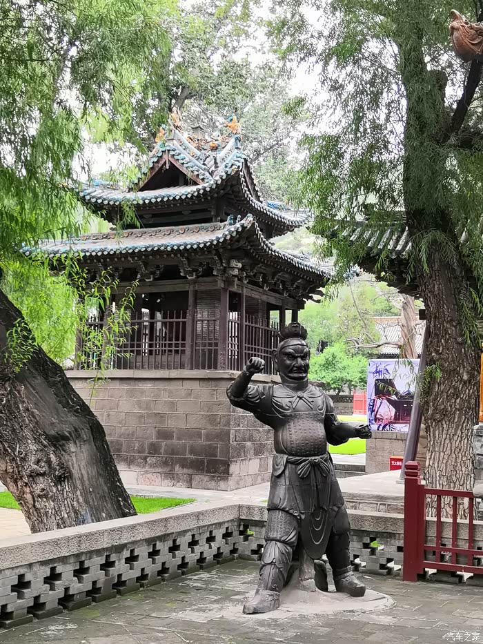 86版的《西游记》扫塔辨奇冤中鱼精毒害白龙马的场景正是晋祠的金人台