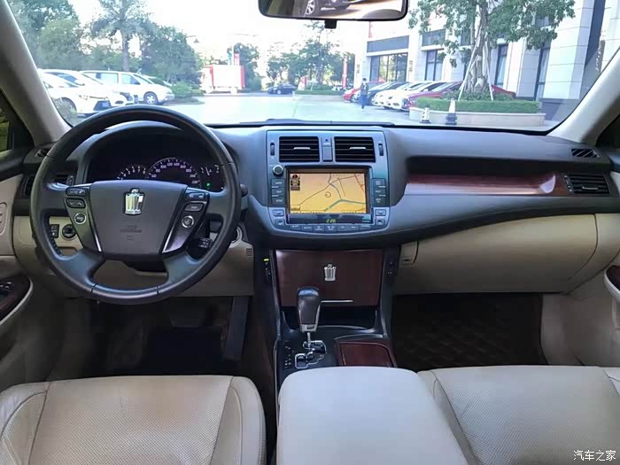 13代皇冠30沙龙情怀的经典好车