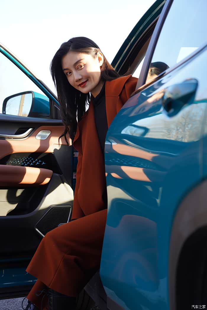 女神爱车冬日出行记打卡网红工业园