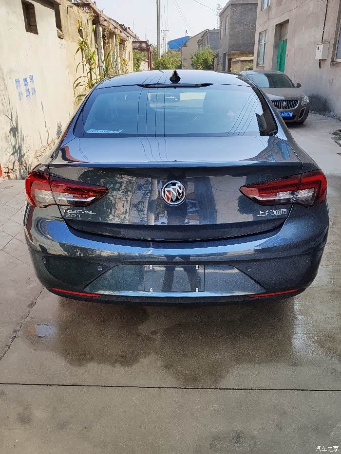 友友们想请教一下大家新君威暗影灰这个颜色到底是不是金属漆