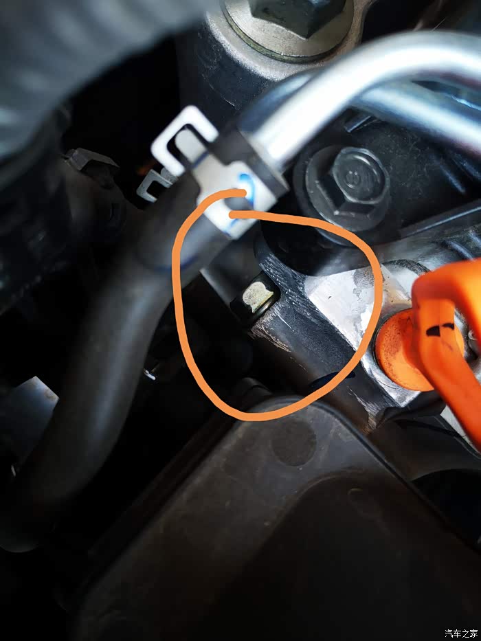 冠道车友你们的发动机机油尺处是这样的吗