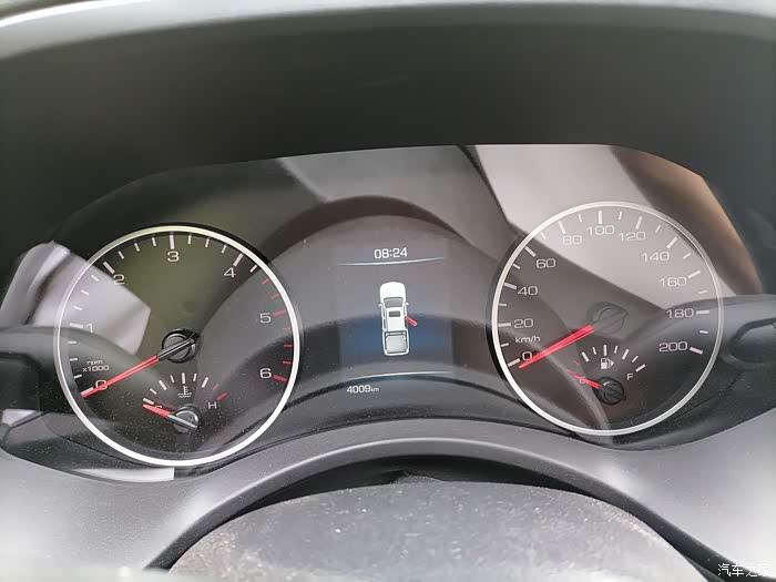 从长城皮卡车长城炮的内部装饰和配置来看,这样只有十来万就能买下的