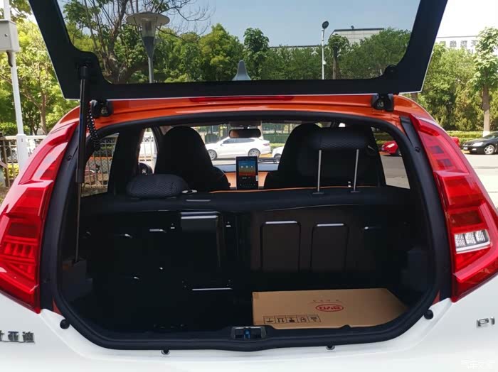 园区小姐姐的新比亚迪e1,交互不简单,日常通勤用得恣意