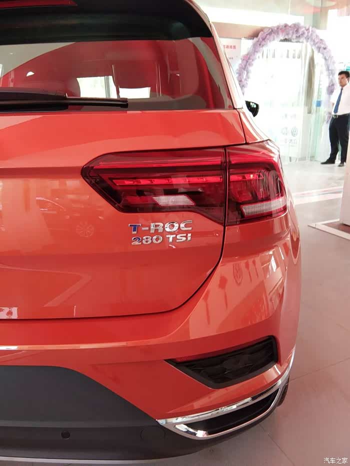 ''f型led尾灯,精致独特,辨识度