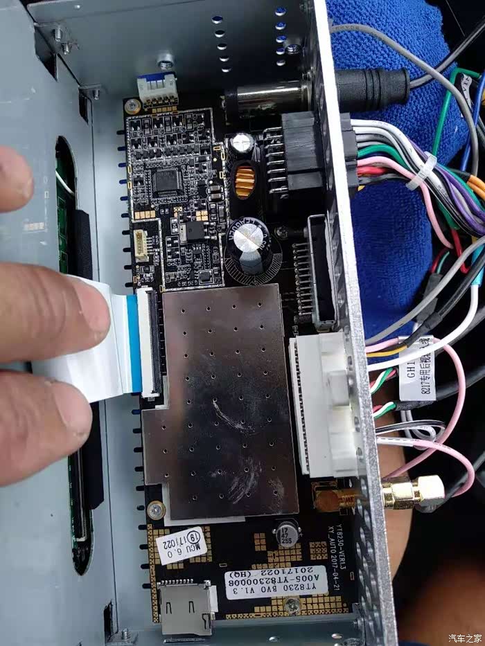 缤智8寸安卓屏换功放芯片tda7388换tda7851l,提升音质.