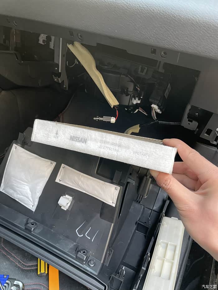 奇葩日产1920款七代天籁空调滤芯更换过程求精