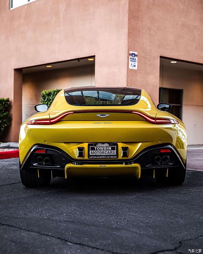 阿斯顿马丁vantage v8,跑车范,真好看