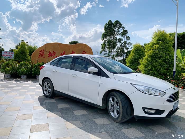 经济实用的小轿车永远都是最适合家庭用车的