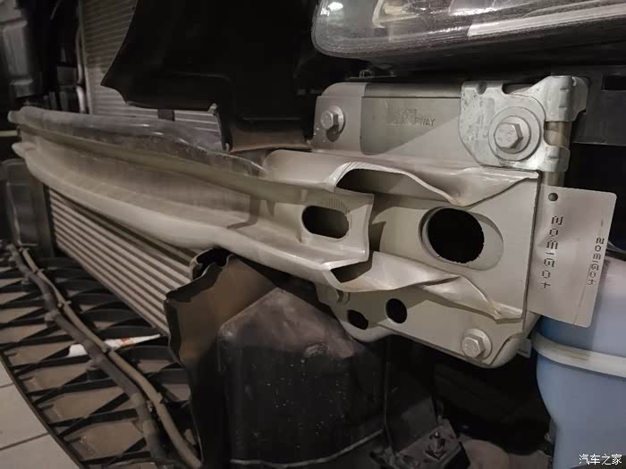 沃尔沃的防撞梁真厚