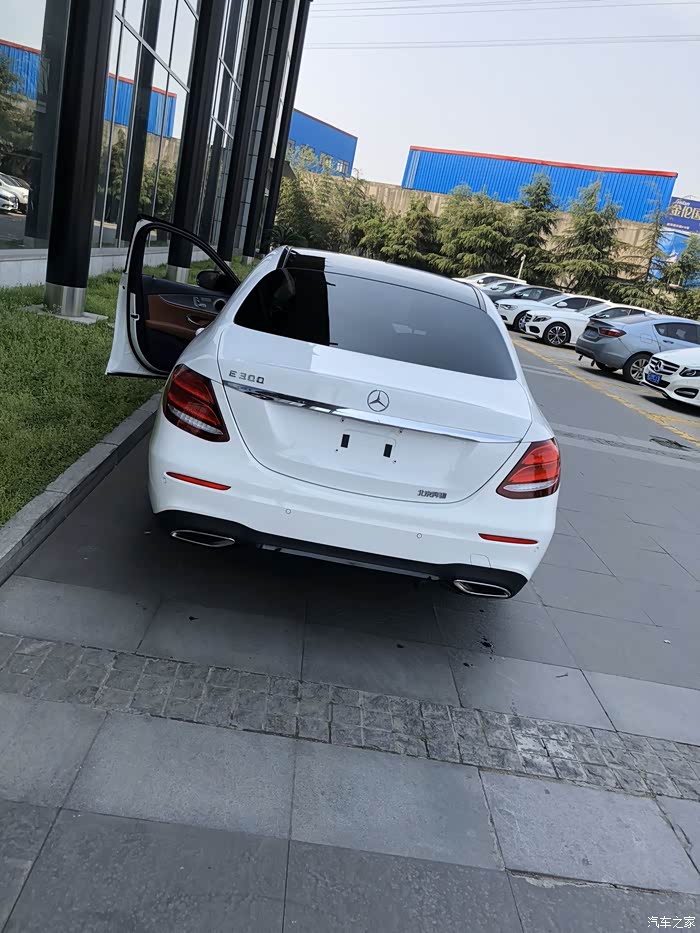 【图】17款短袖e300白色现在值多少钱_奔驰e级论坛_汽车之家论坛