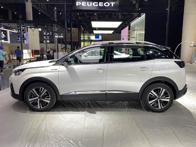 标致4008phev车型采的了双色车身造型