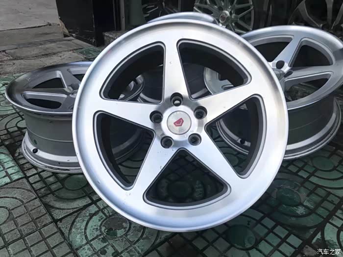 【图】这套轮毂白色k5装上会不会好看呢?_起亚k5论坛_汽车之家论坛