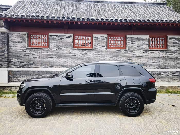 超帅黑武士大切诺基