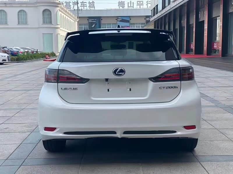 雷克萨斯ct200h,是一枚省油安静的小钢炮,身材小巧