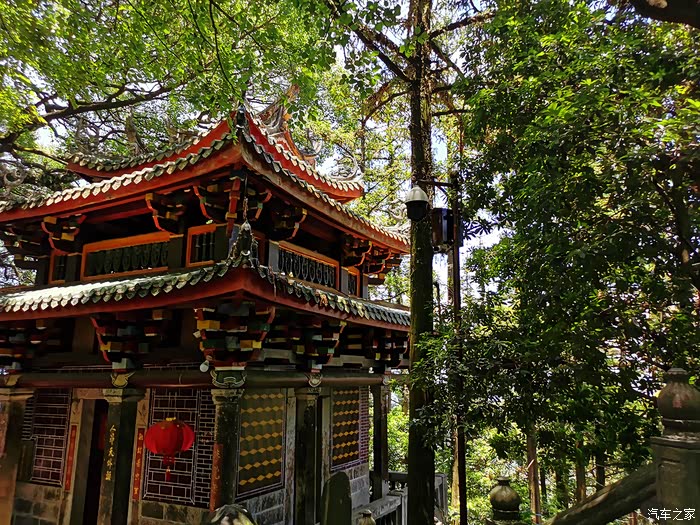 自驾x6崎岖山路,深山里的古寺庙祈福,风景很美