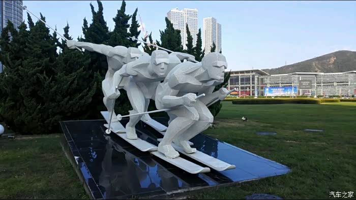 辽宁长安车友俱乐部自驾75游玩观赏的百年城雕