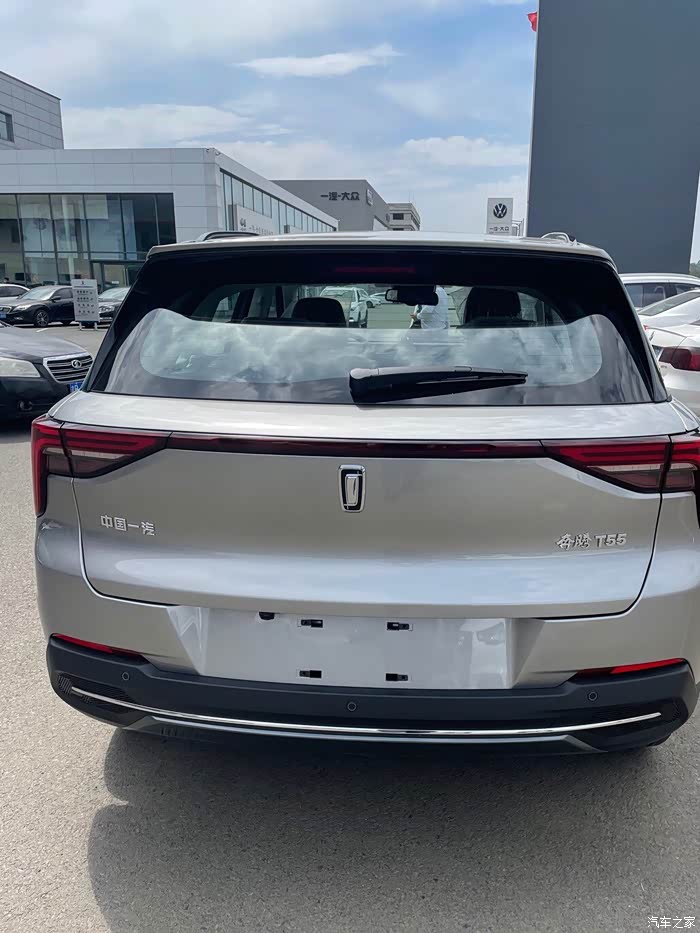 家用好车奔腾t55空间大油耗低