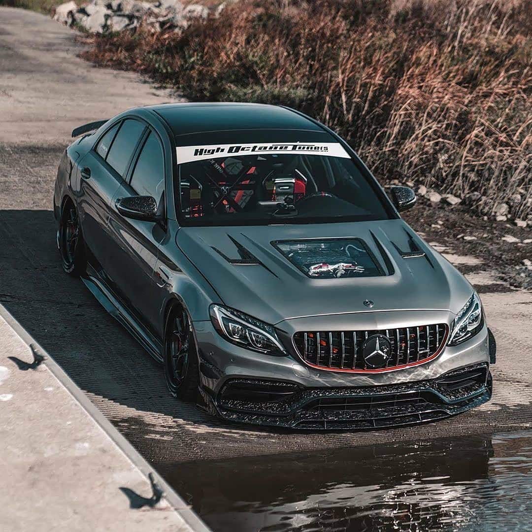 性感奔驰c63 amg四门,这一代四门c63还是低调了很多.