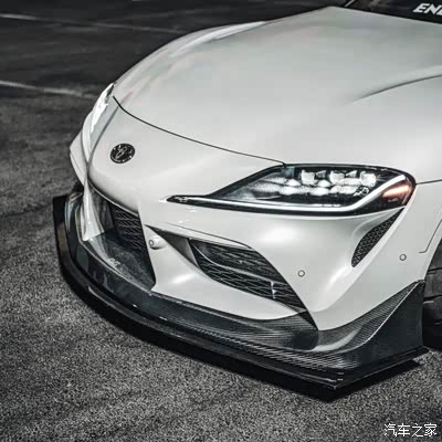 白色超跑丰田supra,腰线设计的也较为流畅.