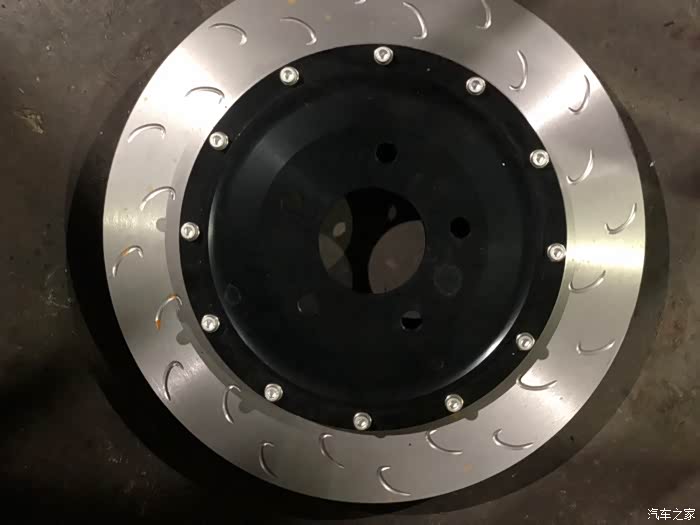 很久没新作品,本次带来(或许)是首台二代后轮双卡钳(申精)