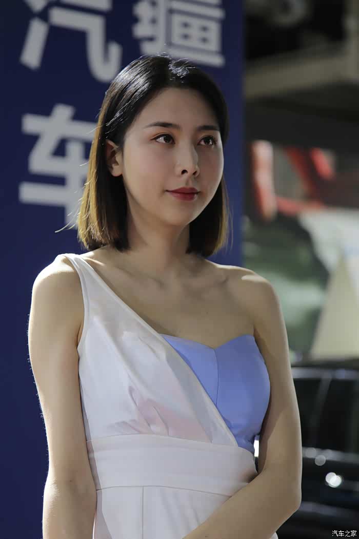 告别2021兰州车展上长安展台的亮丽车模