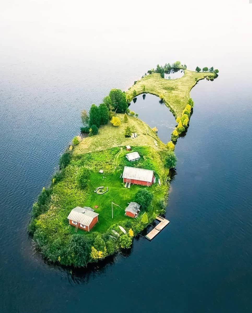 芬兰罗瓦涅米的家岛,位于凯米河中,当地最小岛.