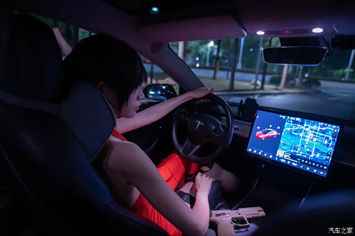 赛博朋克生化危机神秘美女特工艾达王驾驶特斯拉拯救人类