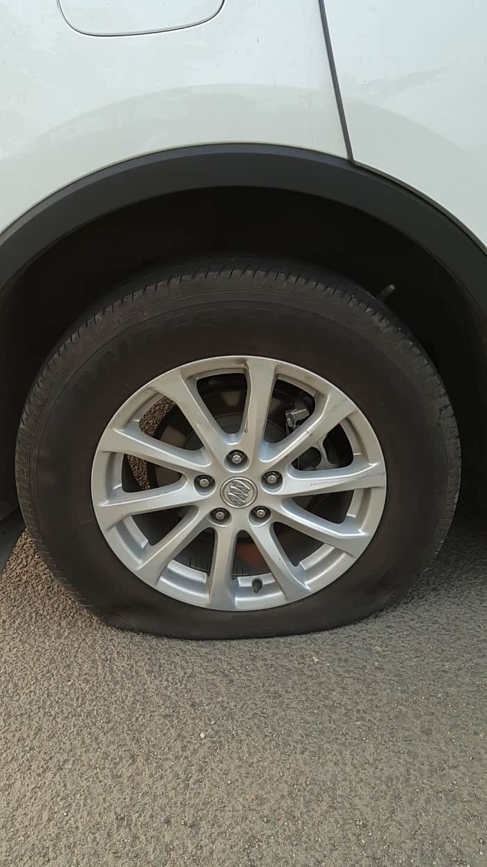 昂科威1.5t精英版右后胎被扎需要换吗?