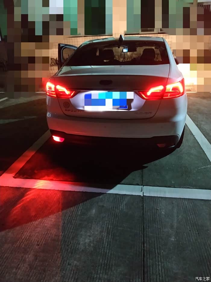 后雾灯只亮一边正常吗?求指教