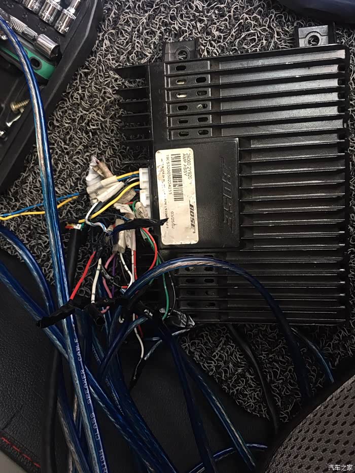 装个a33 boss功放和后平台低音喇叭