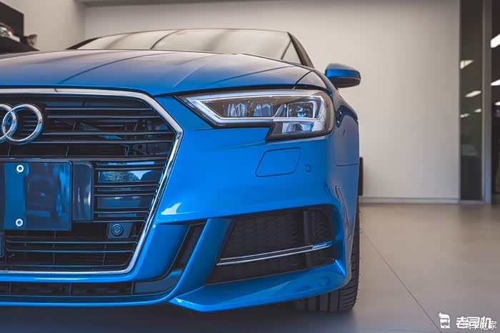奥迪a319款14三箱运动个性化鹦鹉蓝