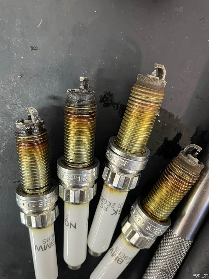 宝马五系火花塞更换