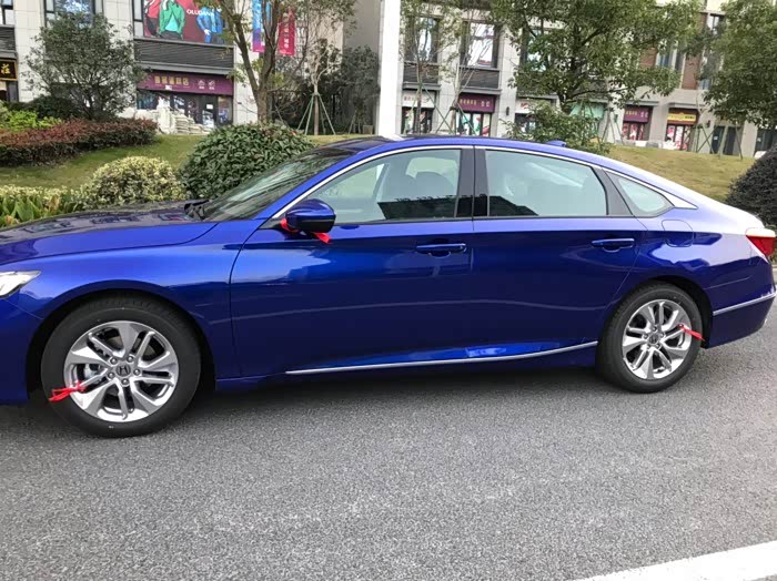 人生的第一台车十代雅阁骚蓝色漂亮